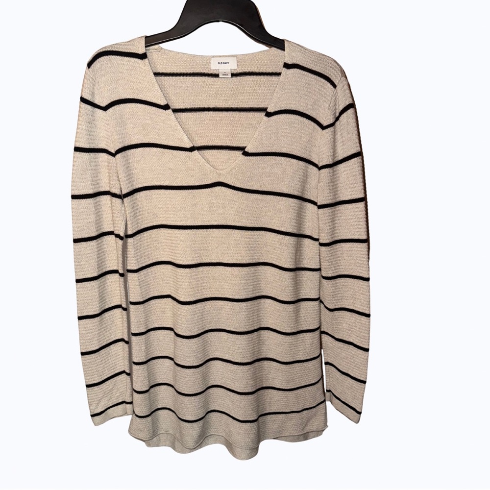 5️⃣Old Navy Striped V-Neck Sweater – Size M